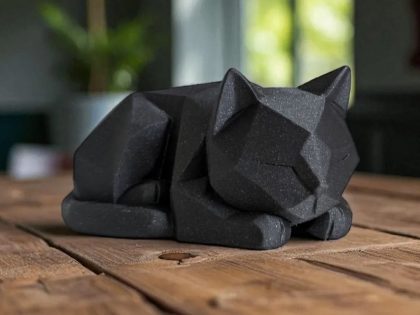 Bekleyen Low Poly Kedi Figürü