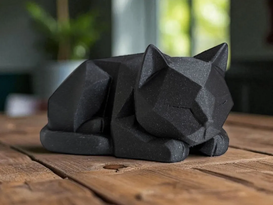 Bekleyen Low Poly Kedi Figürü